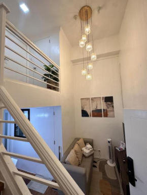 2 BR 2 Bath Condo with Netflix and Karaoke near MRT EDSA